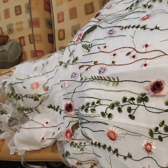 White Formal Floral Embroidery Dress Size 3 - Picture 1 of 6